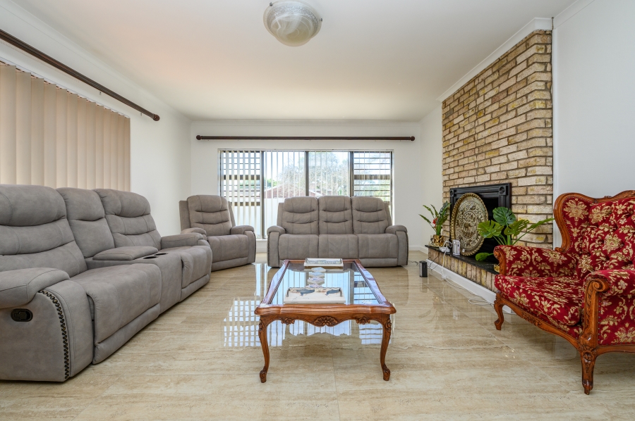 7 Bedroom Property for Sale in Summerstrand Eastern Cape